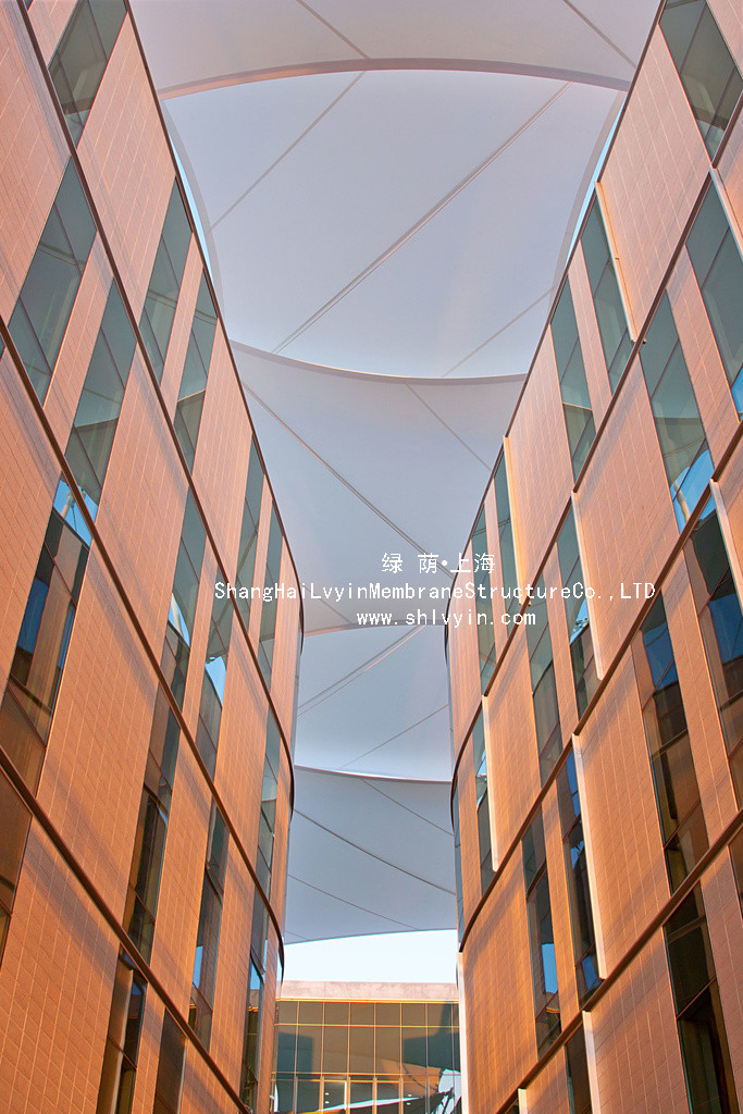 成吉思汗博物館中心桁架柱、梁安裝