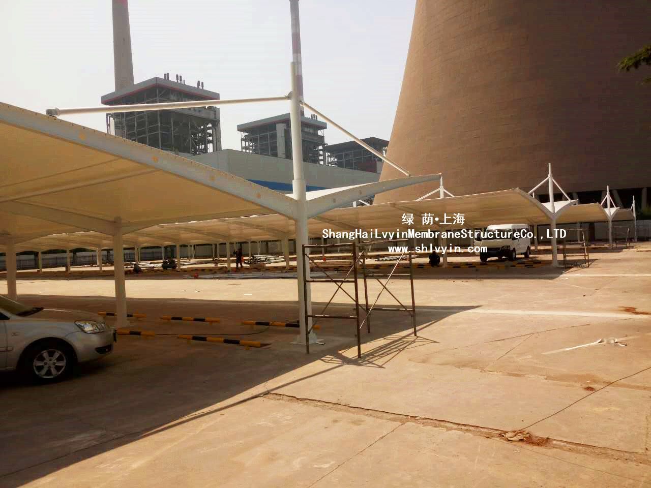 1496906926133639.jpg 安陽(yáng)發(fā)電廠膜結(jié)構(gòu)車(chē)棚3.jpg
